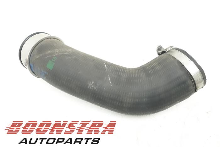 Usagé Tube intercooler Volkswagen Transporter T5 2.0 TDI BlueMotion Prix € 30,19 Prix TTC proposé par Boonstra Autoparts