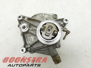 Used Vacuum pump (petrol) Porsche Cayenne II (92A) 4.8 V8 32V S Price € 39,00 Margin scheme offered by Boonstra Autoparts