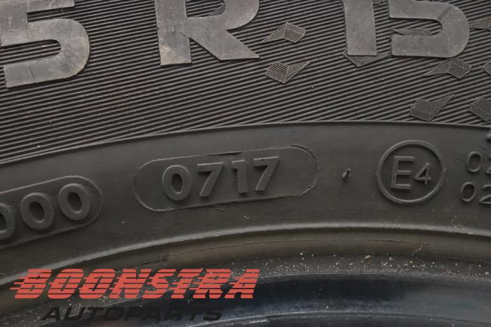 Reifen van een Nissan Micra (K14) 1.0 12V