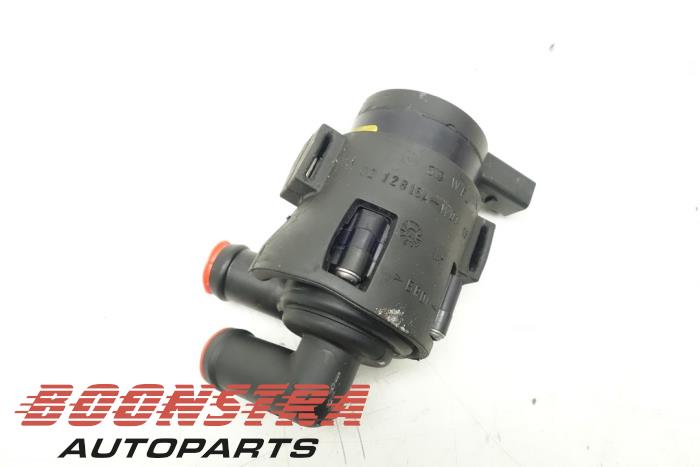 Additional water pump from a Volkswagen Transporter T5 2.0 TDI BlueMotion 2014