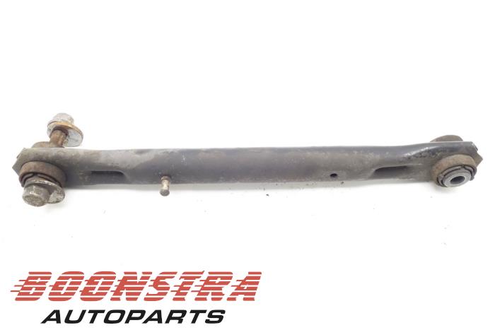 Rear wishbones, left with part number LR002576 stock