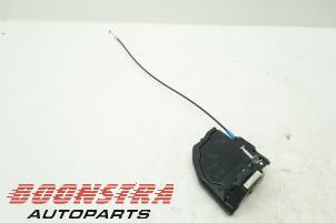 Used Rear door mechanism 4-door, right Toyota Auris (E15) 1.8 16V HSD Full Hybrid Price € 24,95 Margin scheme offered by Boonstra Autoparts