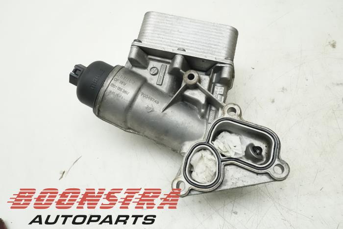 Oil filter housing from a Renault Master IV (MA/MB/MC/MD/MH/MF/MG/MH) 2.3 dCi 16V 2012