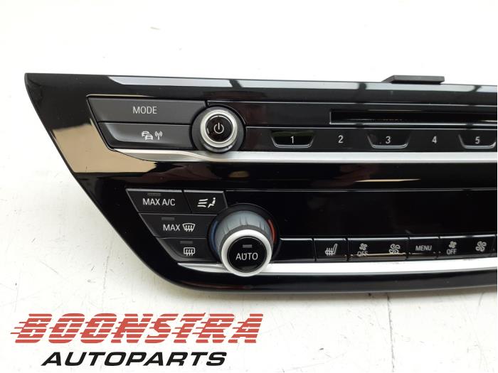 Panel de control de calefacción de un BMW 5 serie (G30) 520i 2.0 TwinPower Turbo 16V 2018