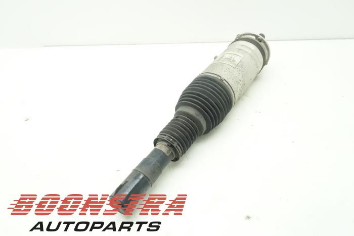 Front shock absorber rod, left from a Land Rover Range Rover IV (LG) 4.4 SDV8 32V 2015