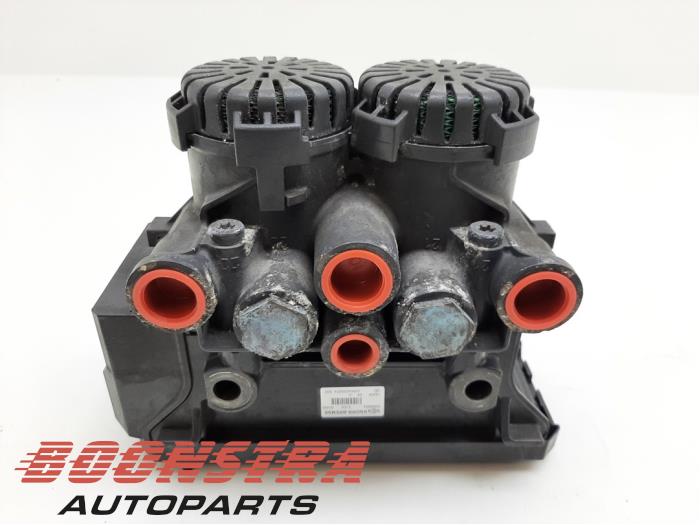 Begagnade ABS-pump Mercedes Actros Pris € 209,27 Inklusive moms erbjuds av Boonstra Autoparts
