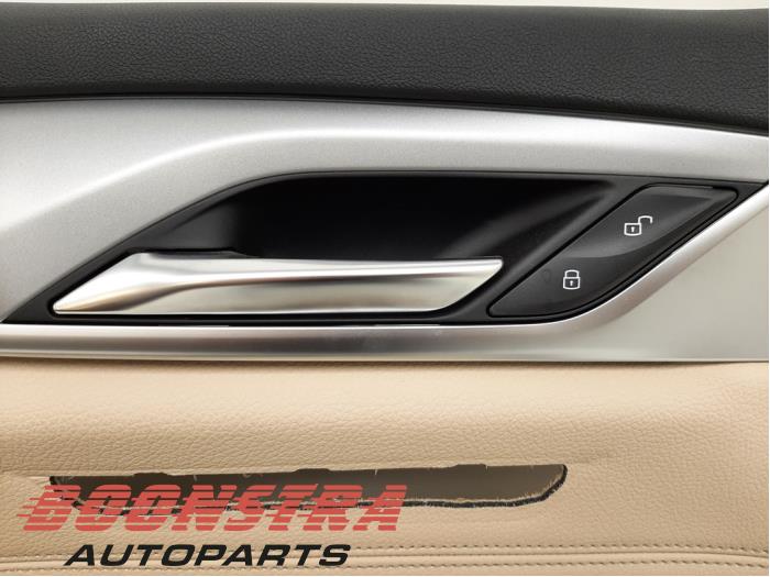 Tapizado de puerta de 4 puertas izquierda delante de un BMW 6 serie Gran Turismo (G32) 630d 3.0 TwinPower Turbo 24V 2019