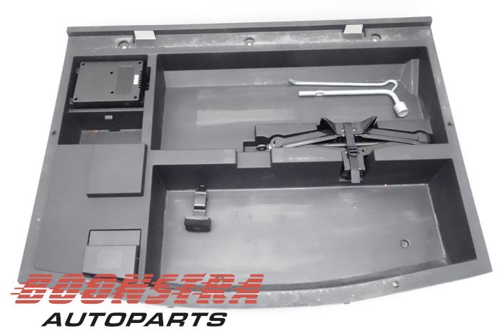 Cover load area from a Mitsubishi Outlander (GF/GG) 2.0 16V PHEV 4x4 2013