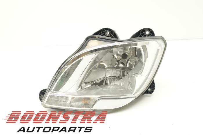Używane Reflektor lewy DAF XF Cena € 180,29 Z VAT oferowane przez Boonstra Autoparts