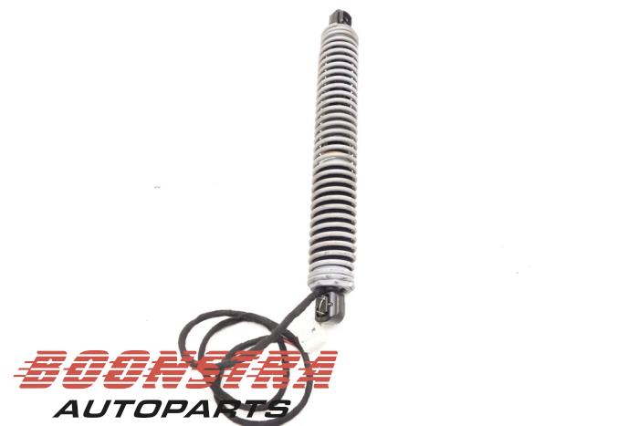 Rear gas strut, right from a BMW 5 serie (F10) M550d xDrive 24V 2012