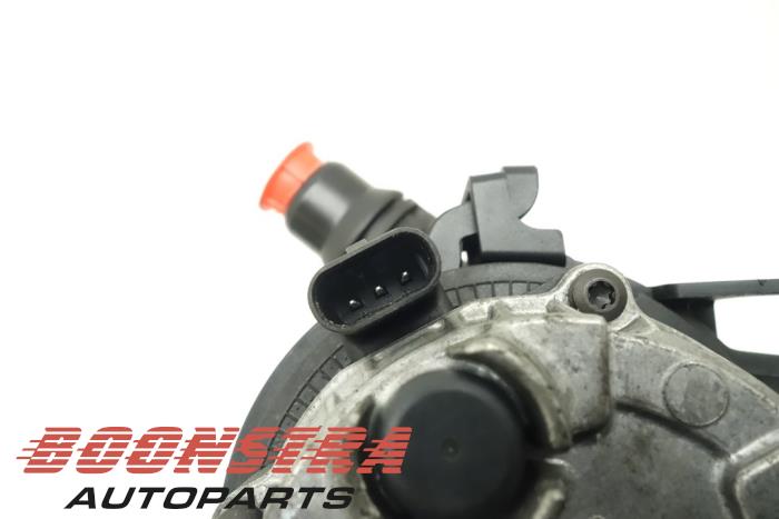 Additional water pump from a BMW M4 (F82) M4 3.0 24V Turbo Competition Package 2017