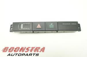 Gebrauchte Schalter Mitsubishi Outlander (GF/GG) 2.0 16V PHEV 4x4 Preis € 24,95 Margenregelung angeboten von Boonstra Autoparts