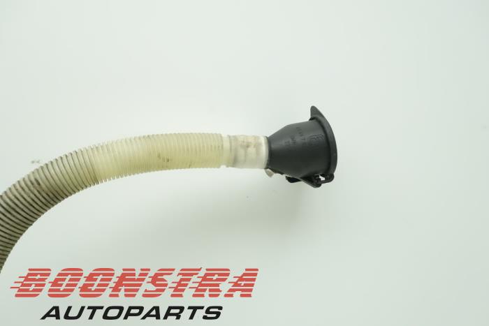 Front windscreen washer reservoir from a BMW 3 serie (E90) 318i 16V 2007