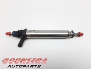 Used Injector (petrol injection) Mercedes GLA (156.9) 2.0 45 AMG Turbo 16V Price € 24,95 Margin scheme offered by Boonstra Autoparts