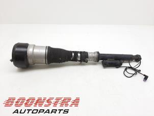 Used Rear shock absorber rod, left Mercedes S (W221) 3.0 S-350 BlueTec 24V Price € 119,00 Margin scheme offered by Boonstra Autoparts