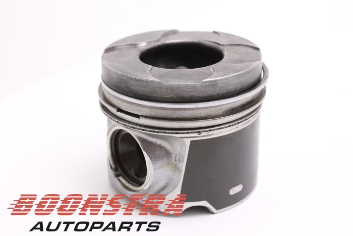 Usados Pistón Volvo V70 (BW) 2.4 D5 20V 205 Precio € 48,95 Norma de margen ofrecido por Boonstra Autoparts