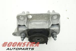 Used Engine mount Renault Twingo III (AH) 1.0 SCe 75 12V Price € 24,95 Margin scheme offered by Boonstra Autoparts
