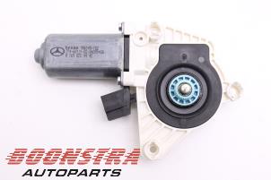Used Door window motor Mercedes B (W245,242) 2.0 B-200 CDI 16V Price € 24,95 Margin scheme offered by Boonstra Autoparts