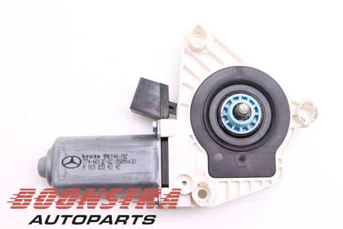 Usados Motor de ventanilla de puerta Mercedes B (W245) 2.0 B-200 CDI 16V Precio € 24,95 Norma de margen ofrecido por Boonstra Autoparts