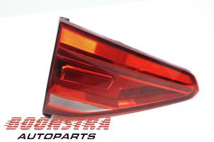 Used Taillight, left Volkswagen Touran (5T1) 2.0 TDI 150 Price € 34,95 Margin scheme offered by Boonstra Autoparts
