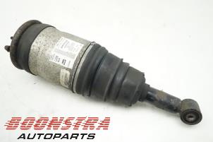 Used Rear shock absorber rod, left Landrover Discovery IV (LAS) 3.0 SD V6 24V Price € 199,00 Margin scheme offered by Boonstra Autoparts