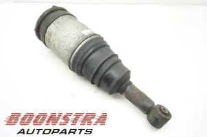 Used Rear shock absorber rod, right Landrover Discovery IV (LAS) 3.0 SD V6 24V Price € 199,00 Margin scheme offered by Boonstra Autoparts