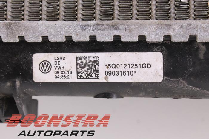 Radiador de un Volkswagen Touran (5T1) 2.0 TDI 150 2016