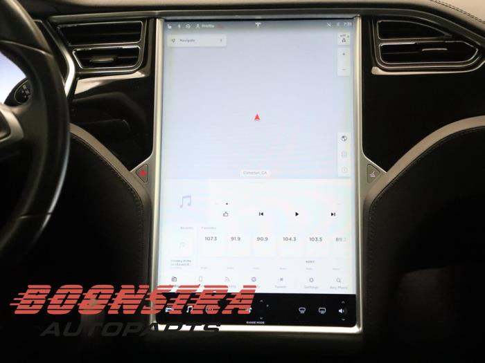 Système navigation d'un Tesla Model S 60 2014