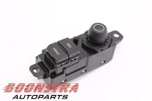 Commande ordinateur de bord d'un Peugeot 2008 (CU) 1.2 12V e-THP PureTech 110 2016