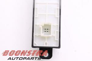 Commande ordinateur de bord d'un Peugeot 2008 (CU) 1.2 12V e-THP PureTech 110 2016