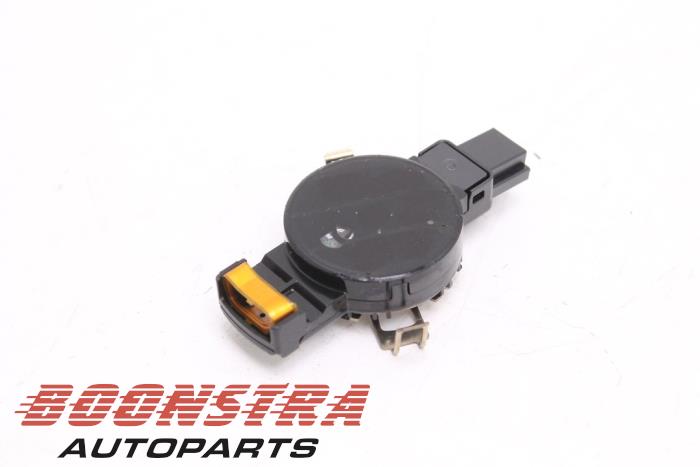 Begagnade Regnsensor Tesla Model S 60 Pris € 69,00 Marginaltabell erbjuds av Boonstra Autoparts