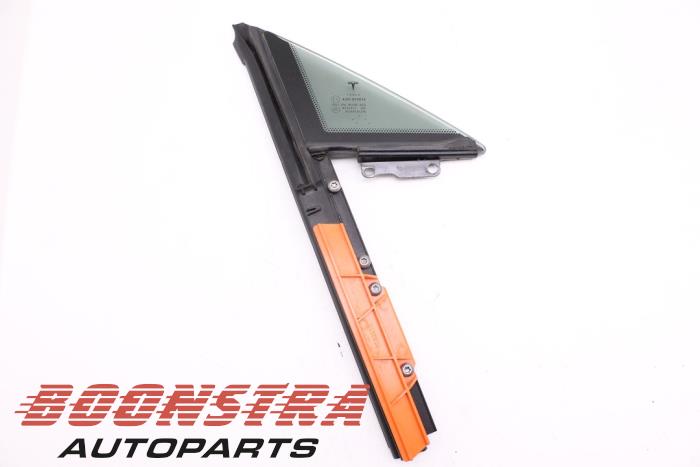 Usados Ventanilla triangular derecha delante Tesla Model S 85 Precio € 69,00 Norma de margen ofrecido por Boonstra Autoparts