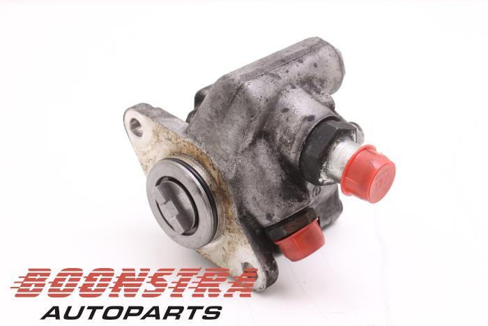 Usagé Pompe de direction Iveco Divers Prix € 180,29 Prix TTC proposé par Boonstra Autoparts