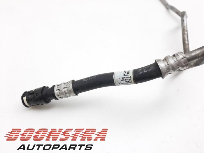 Oil pressure line from a BMW 5 serie Touring (F11) 535i xDrive 24V TwinPower Turbo 2011