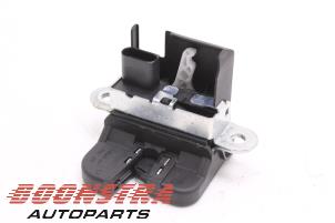 Used Tailgate lock mechanism Volkswagen Caddy IV 2.0 TDI 102 Price € 30,19 Inclusive VAT offered by Boonstra Autoparts
