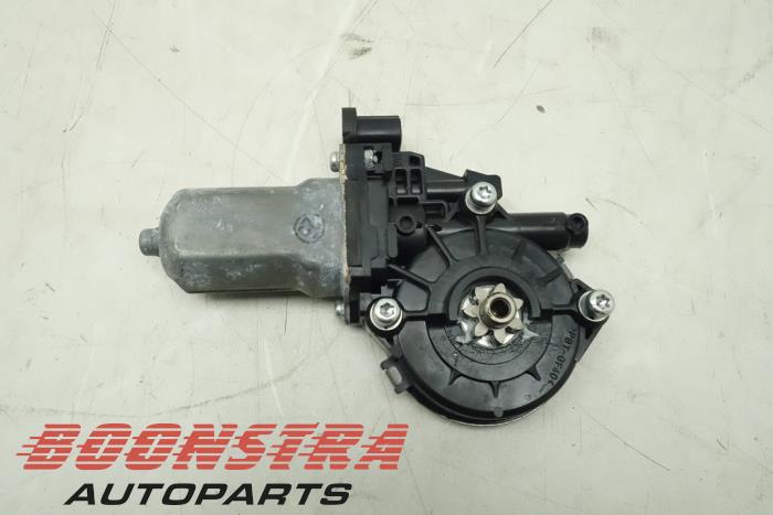 Door window motor from a Mitsubishi Space Star (A0) 1.0 12V 2019