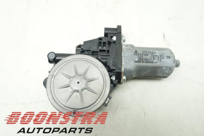 Door window motor from a Mitsubishi Space Star (A0) 1.0 12V 2019