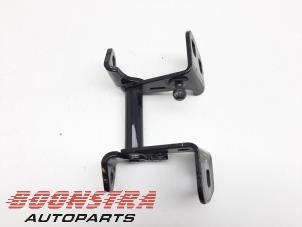 Used Front door hinge, left Tesla Model X 90D Price € 49,00 Margin scheme offered by Boonstra Autoparts