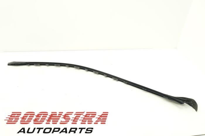 Używane Listwa ozdobna Porsche Panamera (970) 4.8 V8 32V Turbo S Cena € 39,95 Procedura marży oferowane przez Boonstra Autoparts