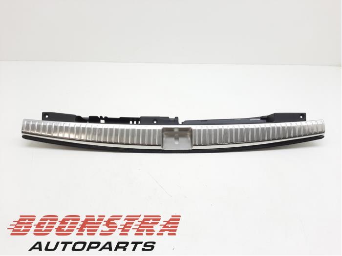 Begagnade Låsplatta, bak Mercedes E Estate (S213) E-350d 3.0 V6 24V Pris € 39,00 Marginaltabell erbjuds av Boonstra Autoparts