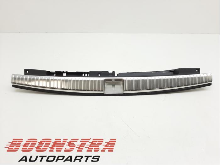 Begagnade Låsplatta, bak Mercedes E Estate (S213) E-350d 3.0 V6 24V Pris € 39,00 Marginaltabell erbjuds av Boonstra Autoparts
