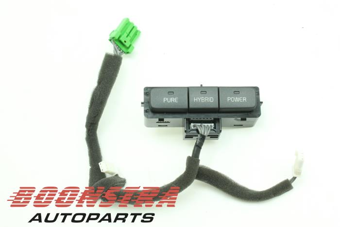 Używane Przelacznik Volvo V60 I (FW/GW) 2.4 D6 20V Plug-in Hybrid AWD Cena € 24,95 Procedura marży oferowane przez Boonstra Autoparts