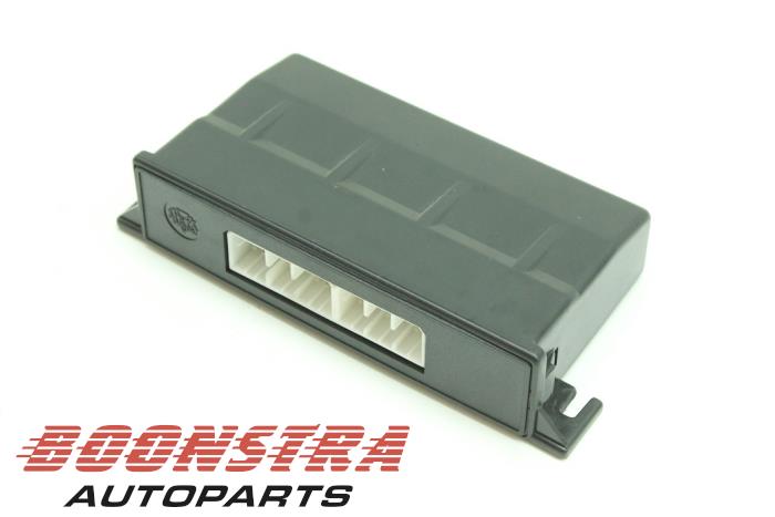 Begagnade Larmmodul Maserati Spyder 4.2 V8 32V Pris € 99,00 Marginaltabell erbjuds av Boonstra Autoparts
