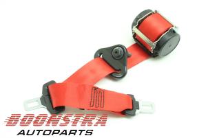 Used Rear seatbelt, centre Renault Clio IV (5R) 1.6 Turbo 16V RS 220 EDC Trophy Price € 49,00 Margin scheme offered by Boonstra Autoparts