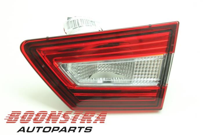 Taillight, right from a Renault Clio IV (5R) 0.9 Energy TCE 90 12V 2015
