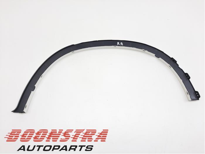 Flared wheel arch from a BMW X6 (F16) M50d 3.0 24V 2015