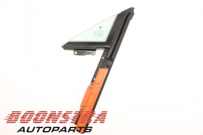 Usados Ventanilla triangular izquierda delante Tesla Model S 75D Precio € 59,00 Norma de margen ofrecido por Boonstra Autoparts