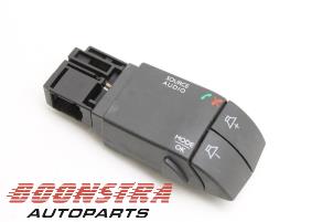 Used Steering wheel mounted radio control Renault Twingo III (AH) 1.0 SCe 70 12V Price € 24,95 Margin scheme offered by Boonstra Autoparts