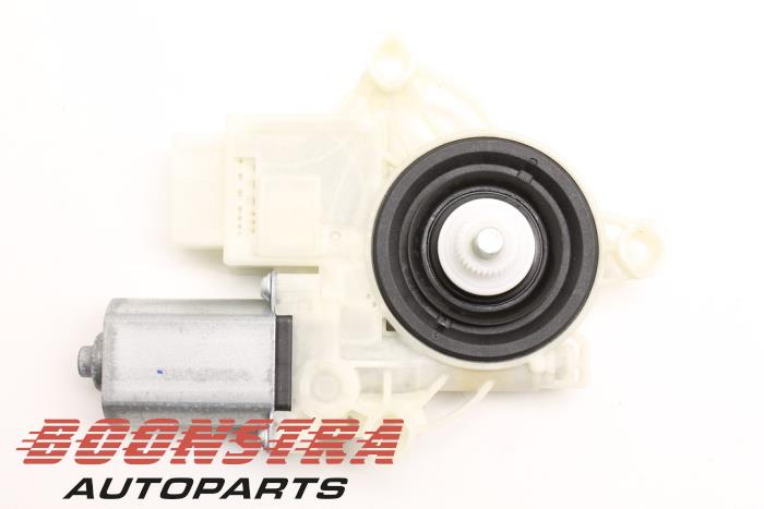 Door window motor from a BMW M3 (G20) M3 Competition 3.0 TwinPower Turbo 24V 2021