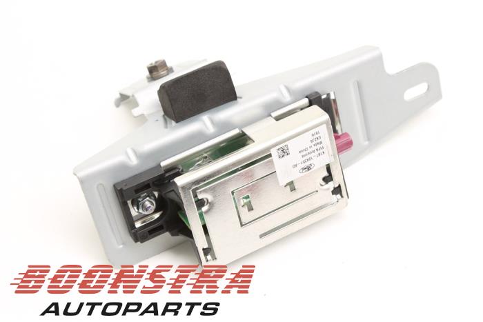 Używane Antena Ford Fiesta 7 1.0 EcoBoost 12V 100 Cena € 24,95 Procedura marży oferowane przez Boonstra Autoparts